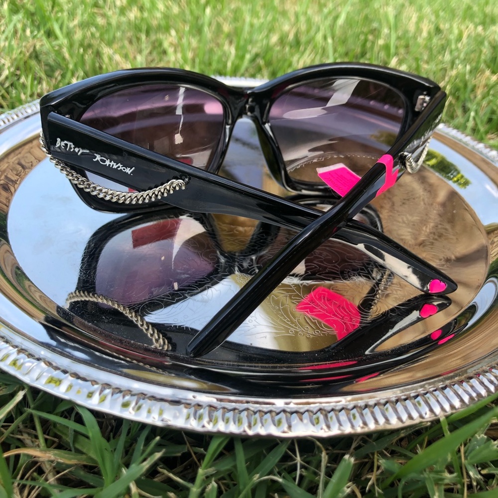 Betsey Johnson Sunglasses BLACK with Chain
